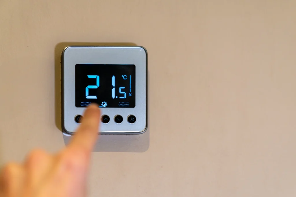 Smart thermostat with custom temperature settings